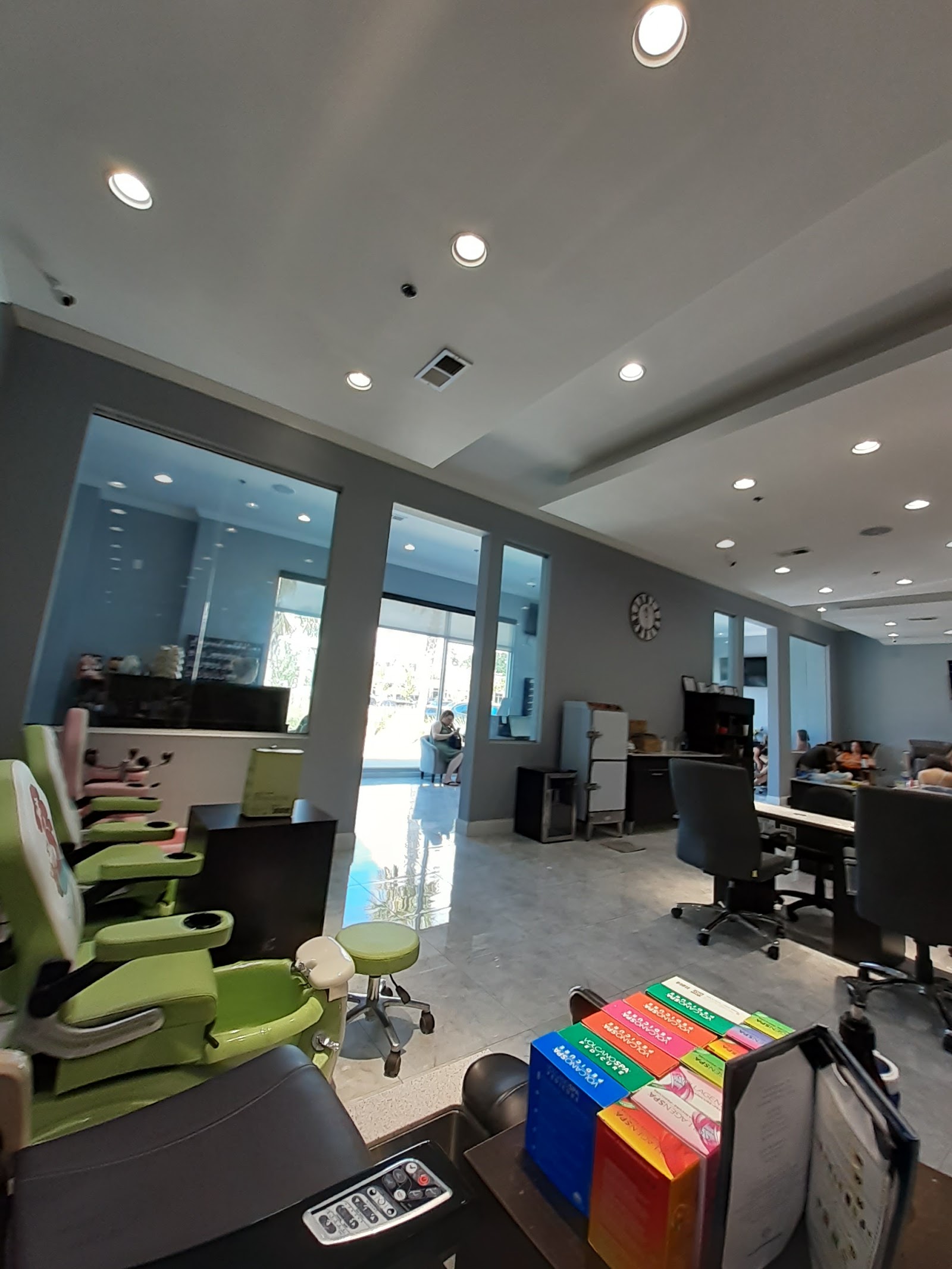 Diamond Nails & Spa @Nexton nail photo 1